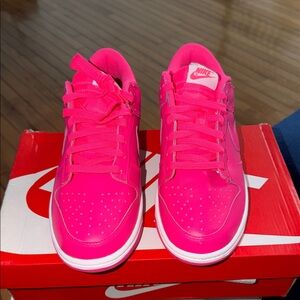 W Nike Dunk Low Hyper Pink Size 9